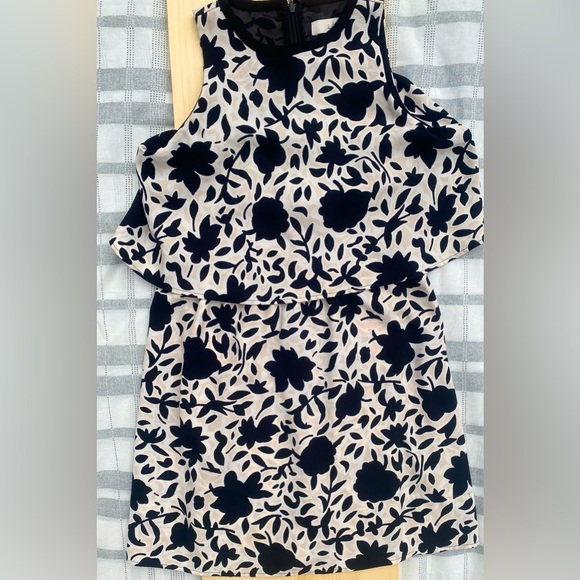 LOFT Dresses & Skirts - LOFT Floral Swing Dress Cocktail Wedding Guest, church, office  Size 2P